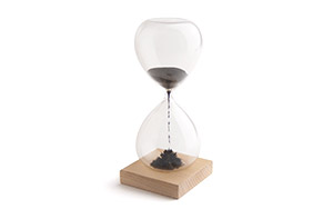 Magnetic Hourglass / Kikkerland