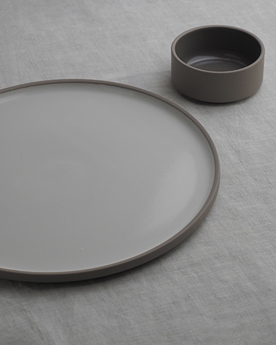 The Grey Collection Plate / HASAMI PORCELAIN